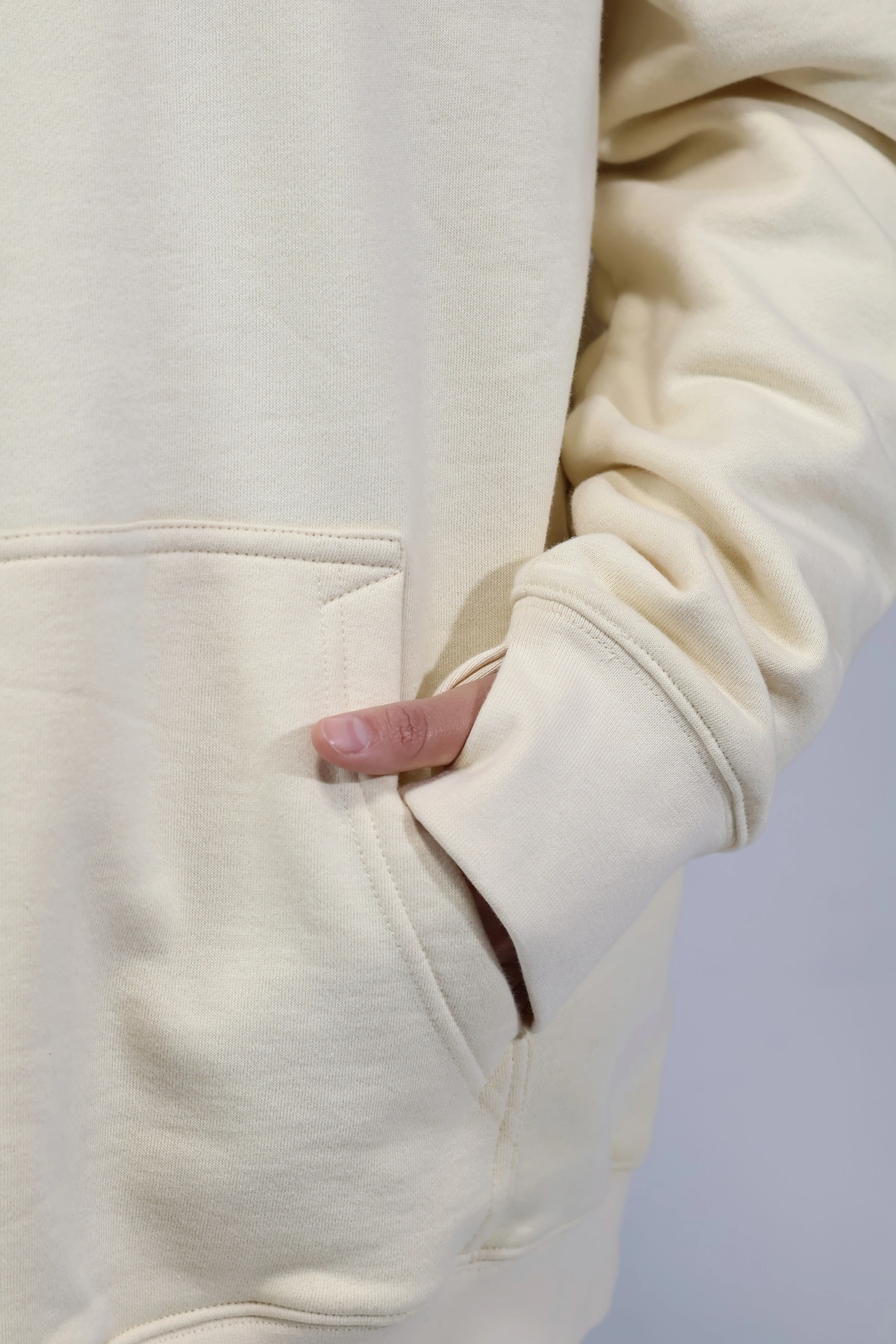 Thumbholes